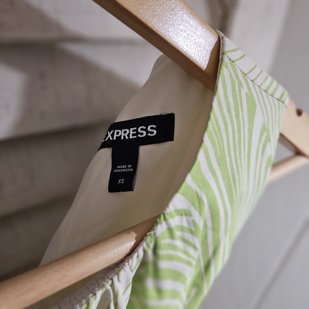 Express Light Green Patterned Blouse - image 4